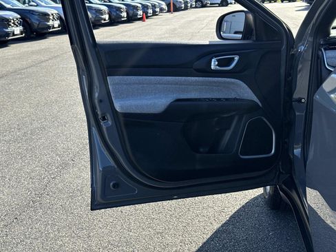 Used 2023 Jeep Compass Sport image 16