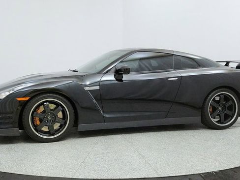 Used 2012 Nissan GT-R Black Edition image 2