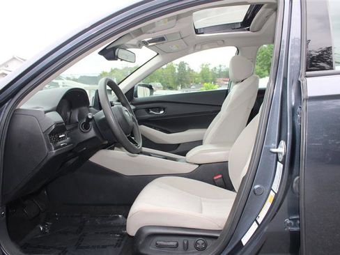 Used 2023 Honda Accord EX image 10
