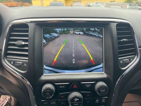 Used 2018 Jeep Grand Cherokee Altitude AWD/4WD image 19