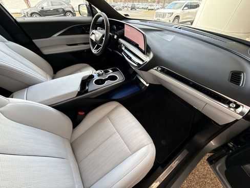 Certified 2025 Cadillac Lyriq Luxury image 29