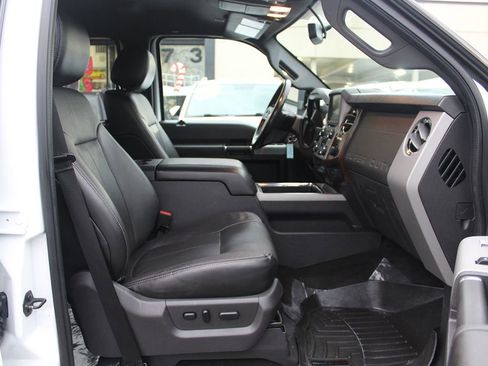 Used 2014 Ford F250 Lariat w/ Lariat Interior Package image 27