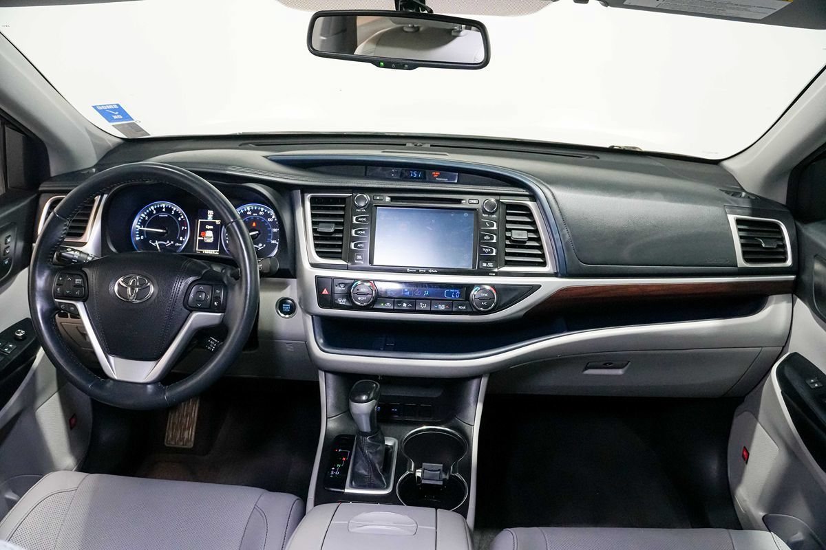 Used 2016 Toyota Highlander Limited FWD image 26