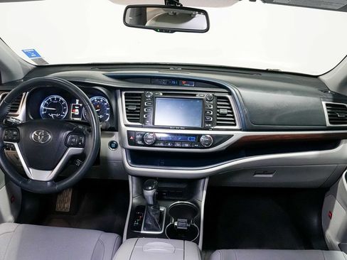 Used 2016 Toyota Highlander Limited FWD image 26