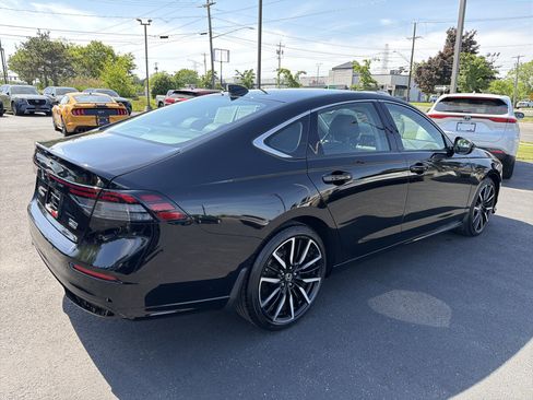 Used 2023 Honda Accord Touring image 7