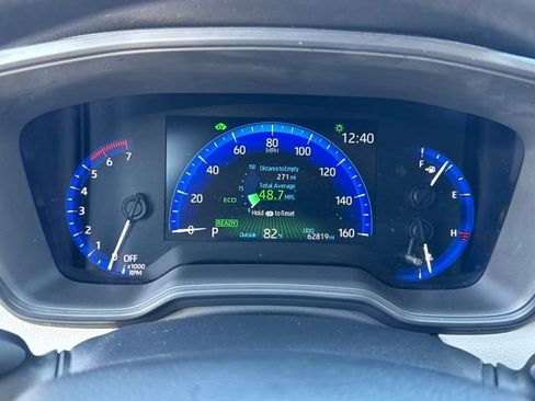 Used 2022 Toyota Corolla LE image 9