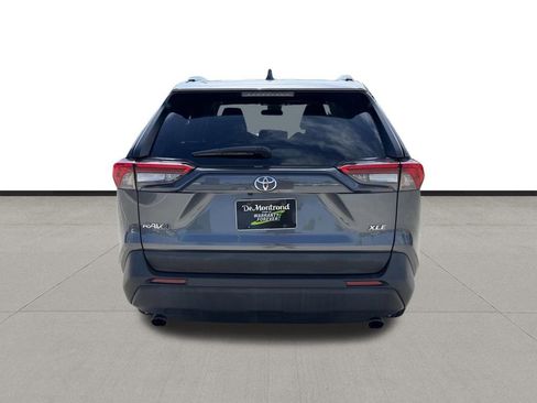 Used 2021 Toyota RAV4 XLE w/ Convenience Package FWD image 6