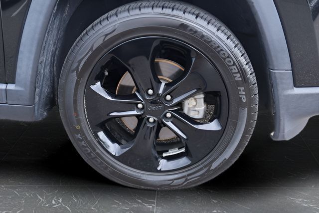 Used 2018 Jeep Compass Latitude w/ Popular Equipment Group FWD image 10