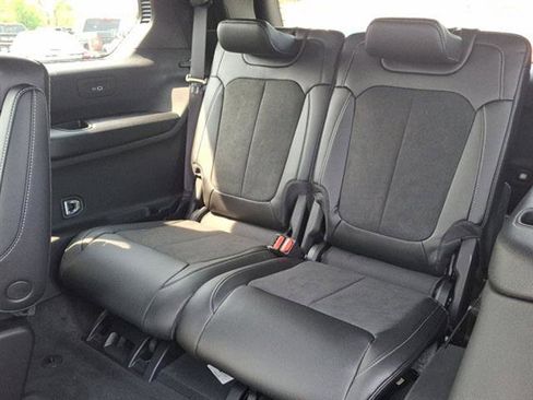 New 2025 Jeep Grand Cherokee L Altitude image 31