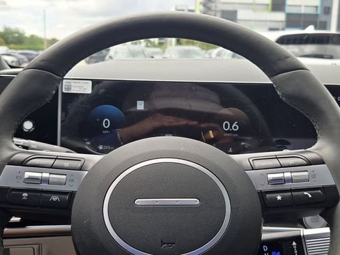 Used 2025 Hyundai Tucson Limited image 24