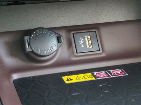 Used 2025 Toyota RAV4 Limited image 26