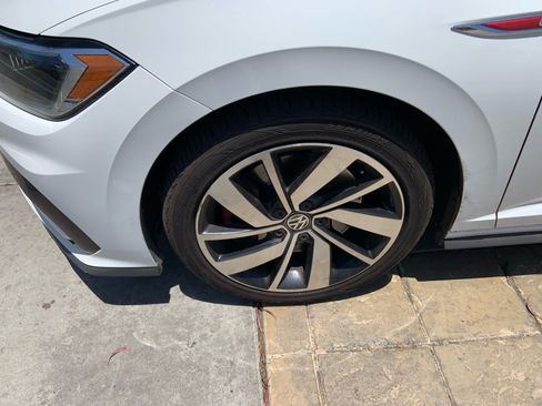 Used 2019 Volkswagen Jetta GLI FWD image 4