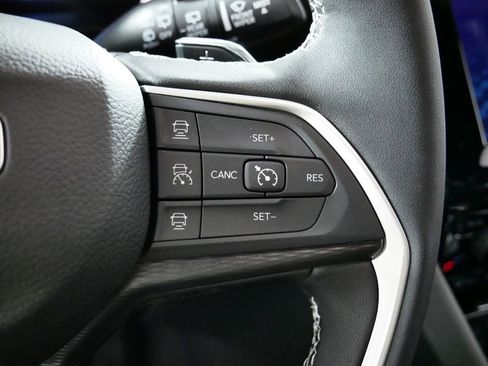 Used 2024 Jeep Grand Cherokee Altitude image 41