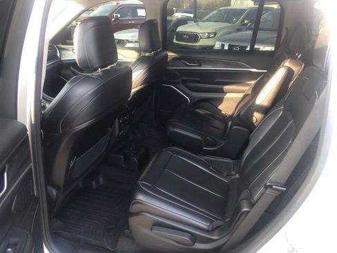 Used 2022 Jeep Grand Cherokee L Limited image 9