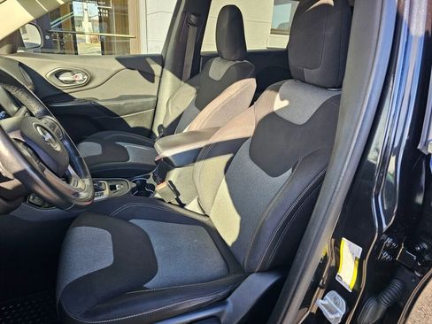 Used 2014 Jeep Cherokee Latitude w/ Cold Weather Group image 23