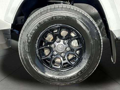 Certified 2022 Toyota Tacoma SR5 AWD/4WD image 23