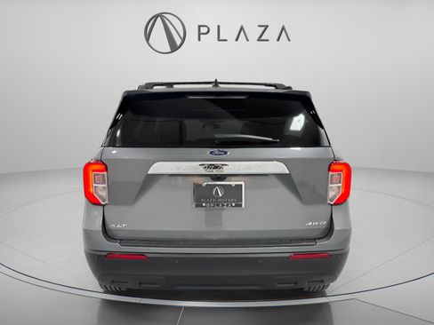 Used 2023 Ford Explorer XLT image 5