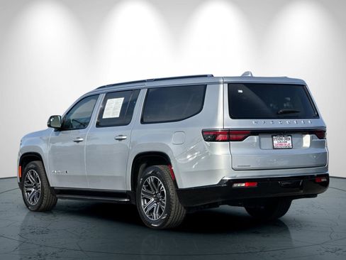 Used 2023 Jeep Wagoneer L 4WD w/ Premium Group I image 6