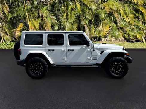 Used 2018 Jeep Wrangler Unlimited Sahara AWD/4WD image 3