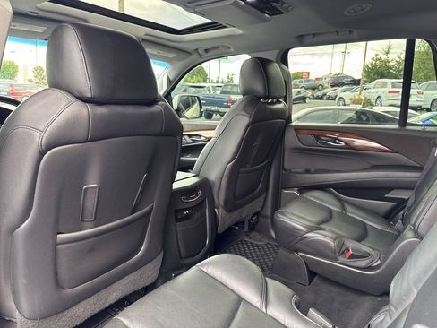 Used 2016 Cadillac Escalade Premium AWD/4WD image 29