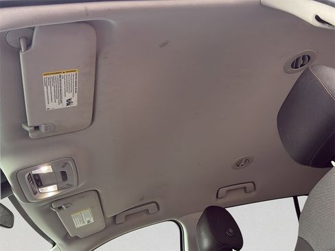 Used 2021 Chevrolet Traverse LT image 21