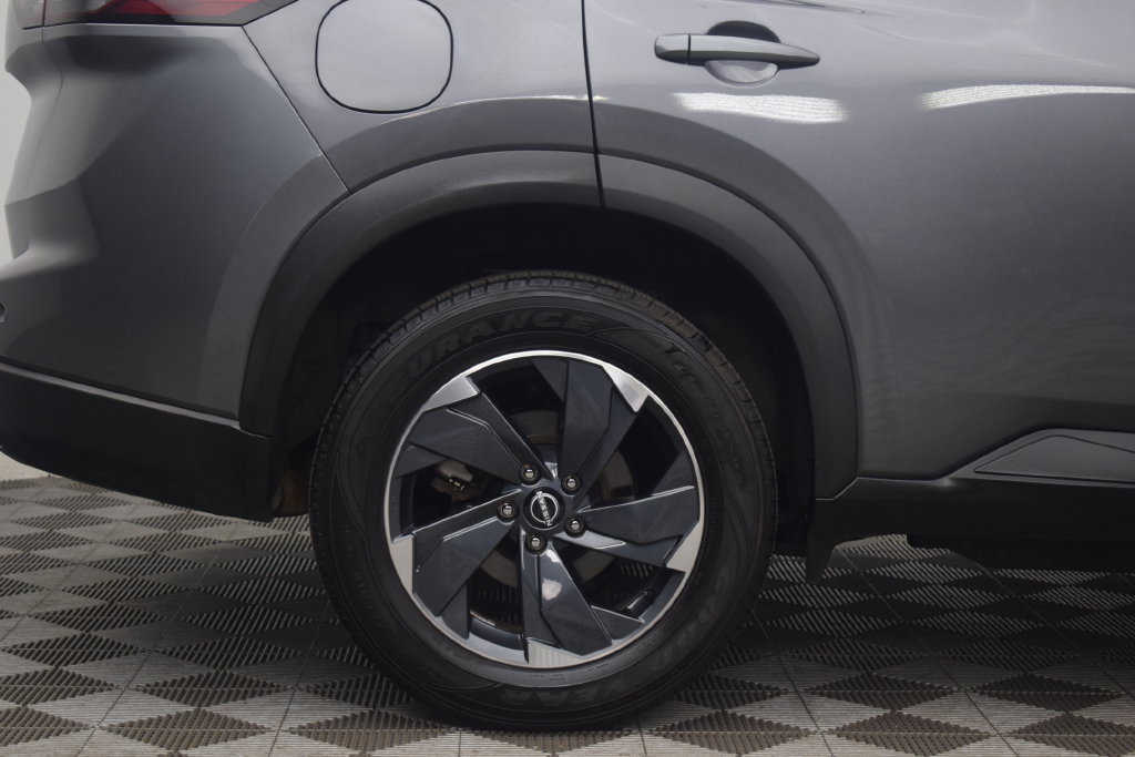 Used 2025 Nissan Rogue SV AWD/4WD image 25