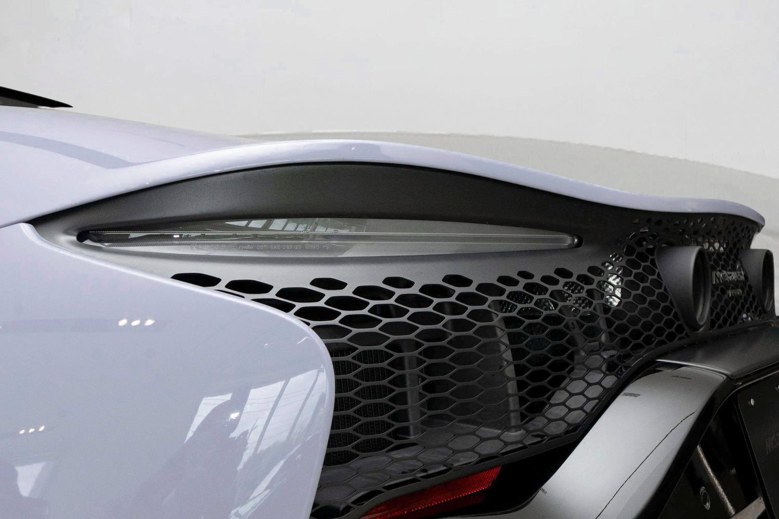 Used 2023 McLaren Artura RWD image 34
