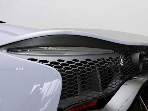 Used 2023 McLaren Artura RWD image 34