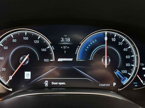 Used 2018 BMW 740e xDrive AWD/4WD image 6