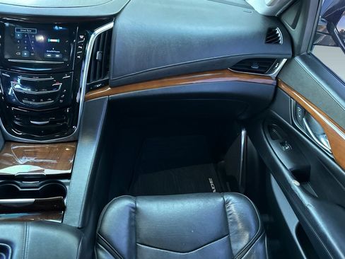 Used 2019 Cadillac Escalade 2WD 4dr image 27