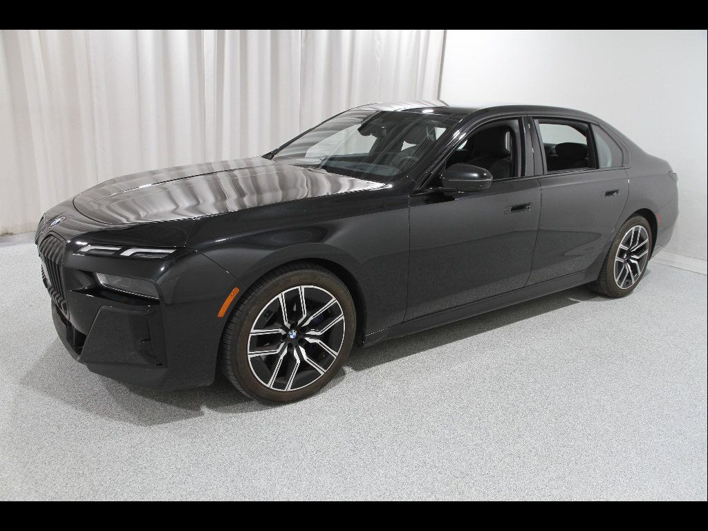 Used 2024 BMW 760i xDrive AWD/4WD image 3