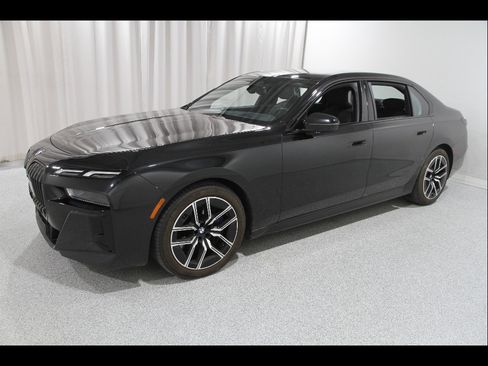 Certified 2024 BMW 760i xDrive AWD/4WD image 3