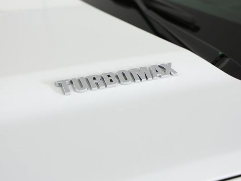 Used 2025 Chevrolet Silverado 1500 Custom image 9