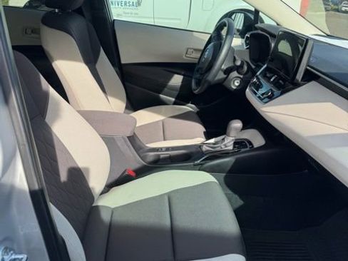 Used 2025 Toyota Corolla LE image 4