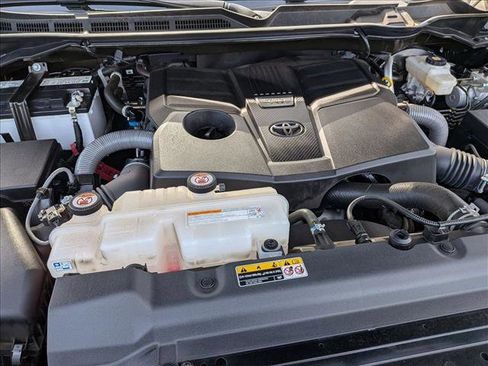 Used 2025 Toyota Tundra Limited AWD/4WD image 27