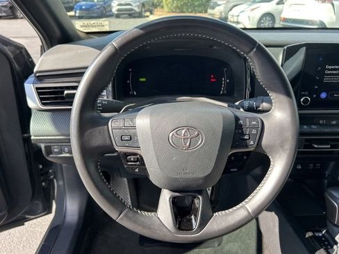 Used 2025 Toyota Camry SE image 17