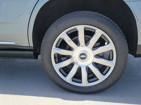 Certified 2022 Cadillac Escalade Premium Luxury Platinum AWD/4WD image 17