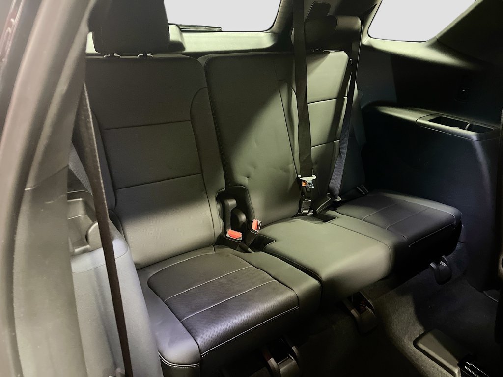 Used 2023 Chevrolet Traverse Premier w/ LPO, Floor Liner Package AWD/4WD image 29