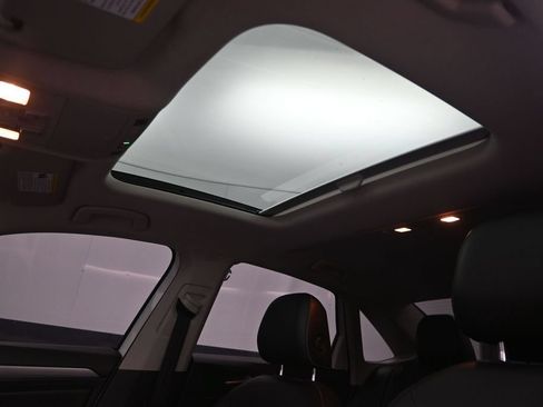 Used 2022 Volkswagen Jetta SE w/ Panoramic Sunroof Package FWD image 24