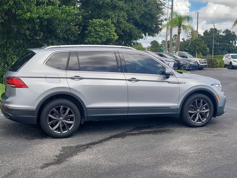 Used 2022 Volkswagen Tiguan SE w/ Panoramic Sunroof Package FWD image 8