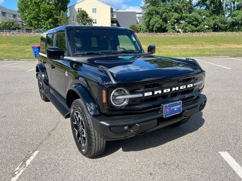 Used 2025 Ford Bronco Outer Banks AWD/4WD image 2
