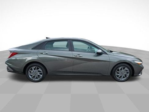 Used 2024 Hyundai Elantra SEL FWD image 4