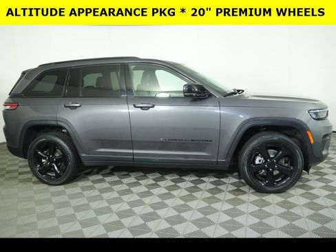 Used 2022 Jeep Grand Cherokee Altitude image 7