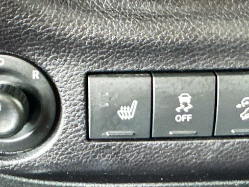 Used 2018 Jeep Wrangler Unlimited Sahara w/ Dual Top Group AWD/4WD image 18