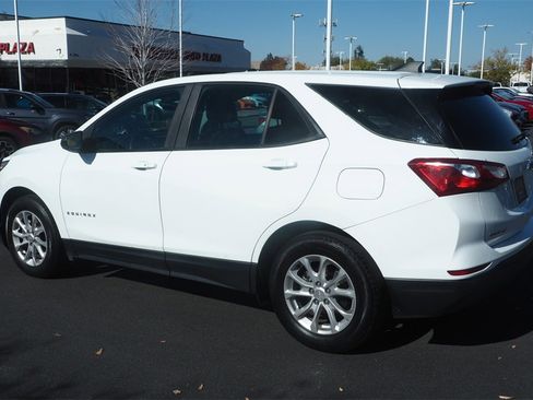 Used 2021 Chevrolet Equinox LS w/ LS Convenience Package image 7