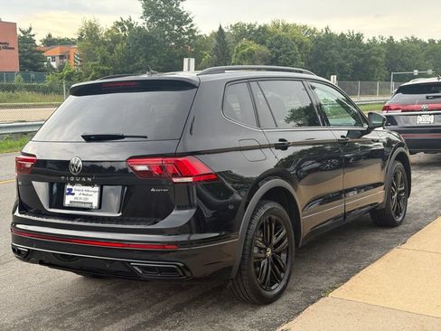 Certified 2022 Volkswagen Tiguan SE R-Line AWD/4WD image 8