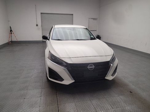 Used 2025 Nissan Altima 2.5 SV FWD image 14