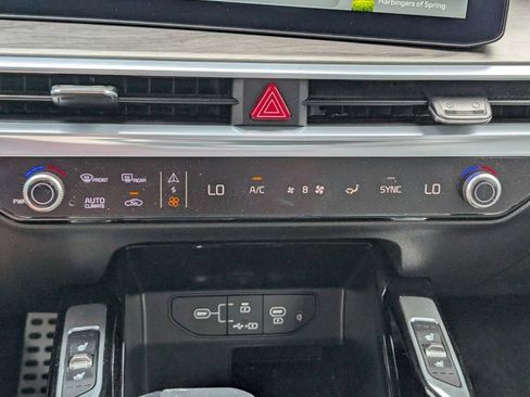 Used 2024 Kia Sorento SX Prestige w/ Sage Leather Package image 23