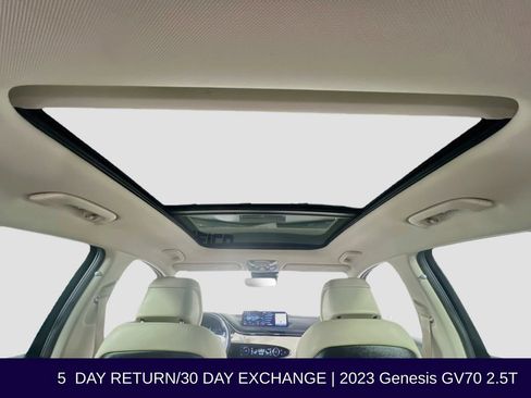 Used 2023 Genesis GV70 2.5T w/ Select Package AWD/4WD image 38
