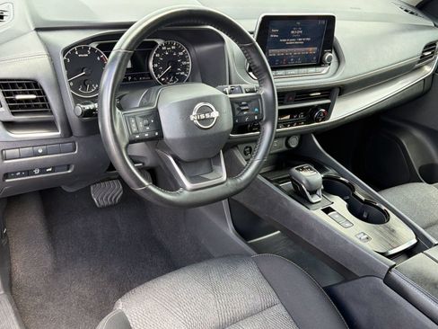 Used 2025 Nissan Rogue SV FWD image 4